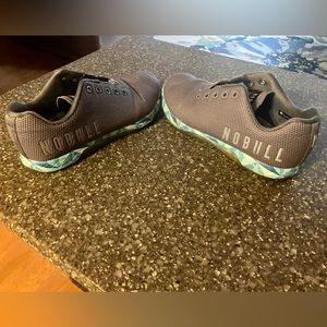 Nobull shoes (no laces)